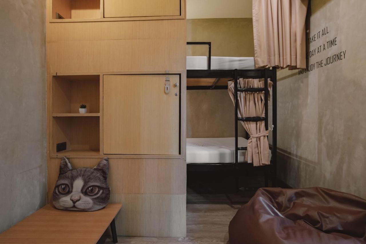 Cazz Hostel Bangkok Exterior photo