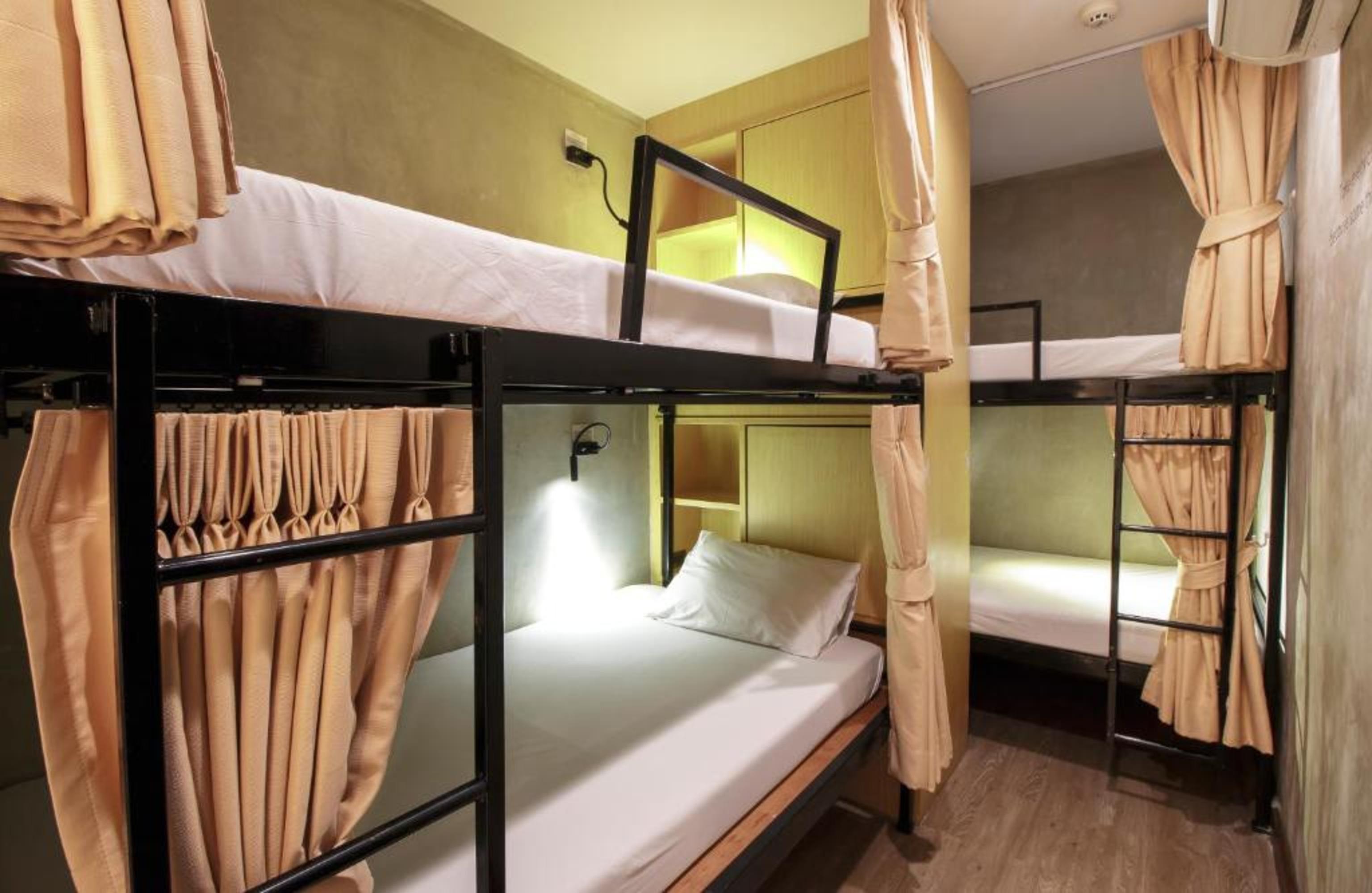 Cazz Hostel Bangkok Exterior photo