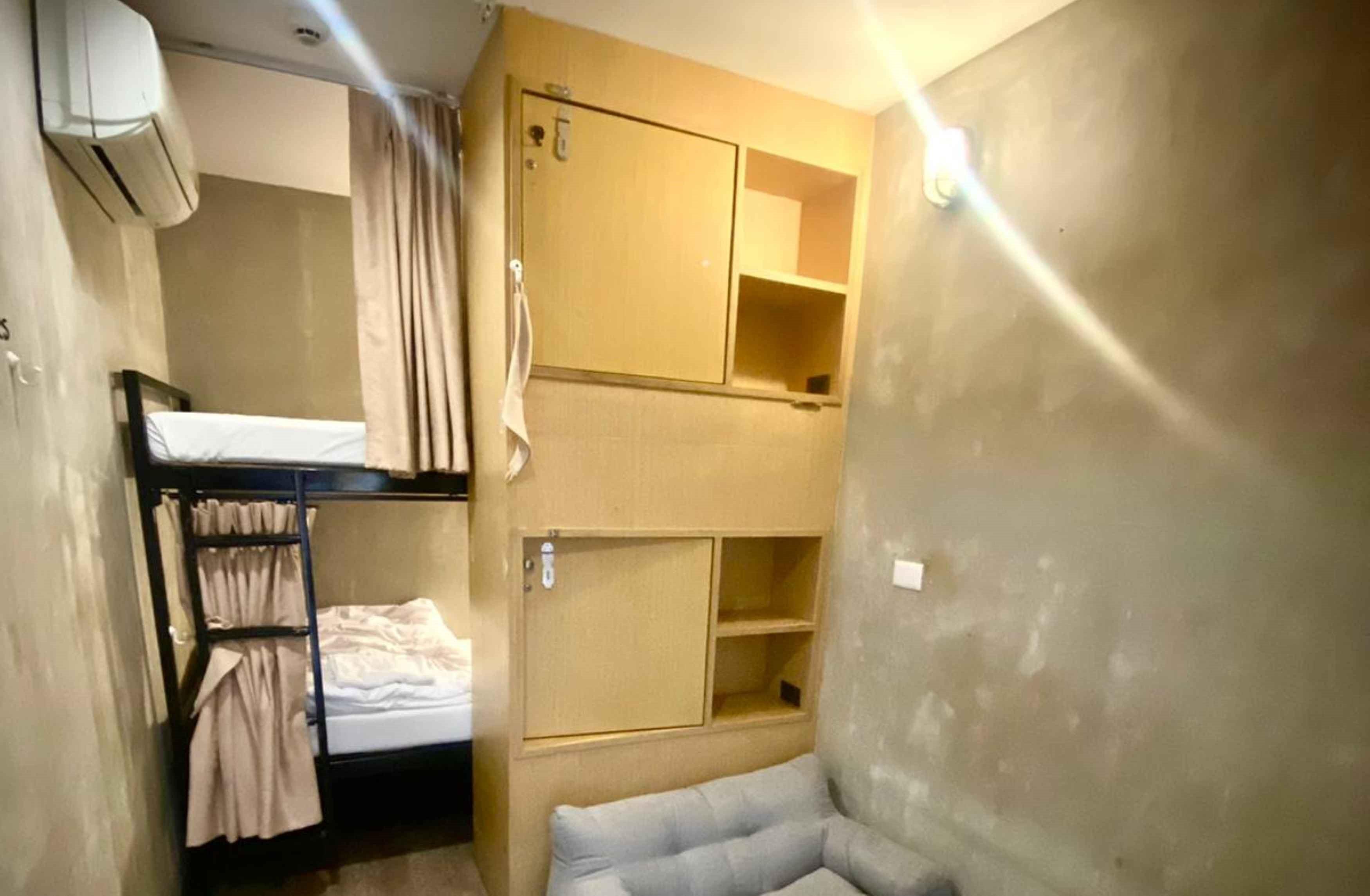 Cazz Hostel Bangkok Exterior photo