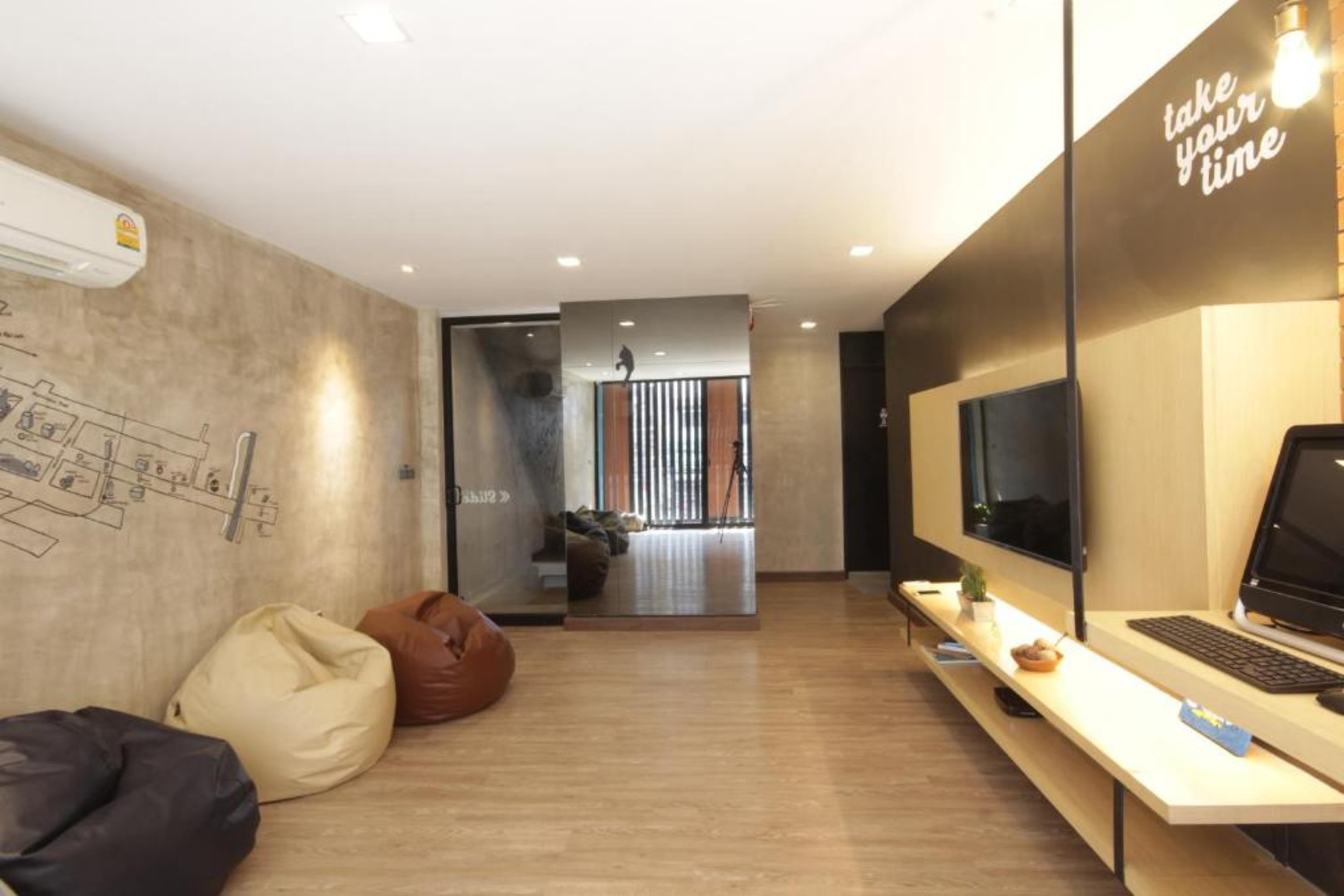 Cazz Hostel Bangkok Exterior photo